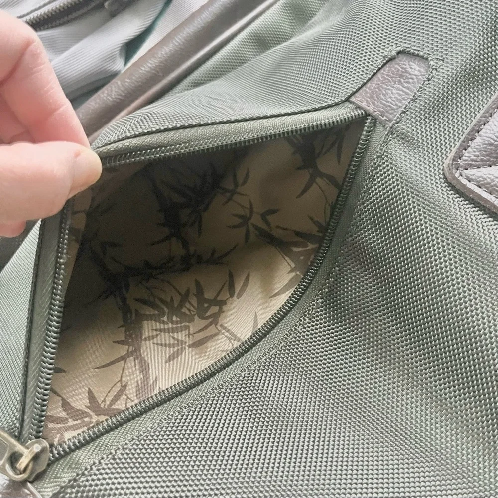 Tommy Bahama Surge Bottom Duffel Bag Traveler Green Nylon Brown Leather Mens Bag